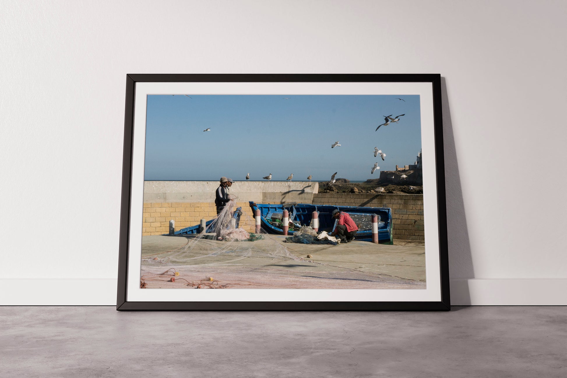 Fishermen On The Wall - Explura